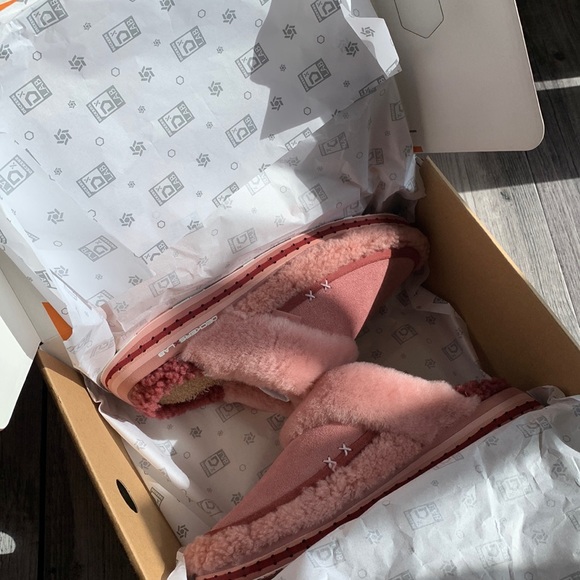 NWT Deckers X- Lab ladies slippers - Picture 2 of 5